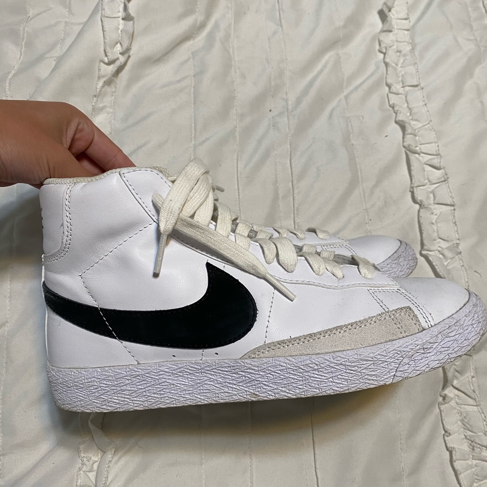 NIKE BLAZERS